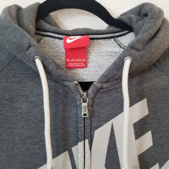 Nike Rally Logo Pull over Hoodie - Picture 4 of 9